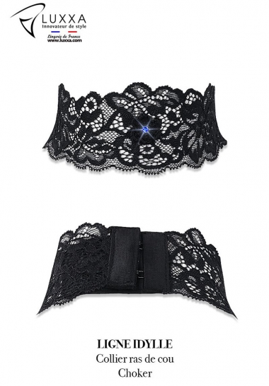 COLLAR CERCANO AL CUELLO CON STRASS